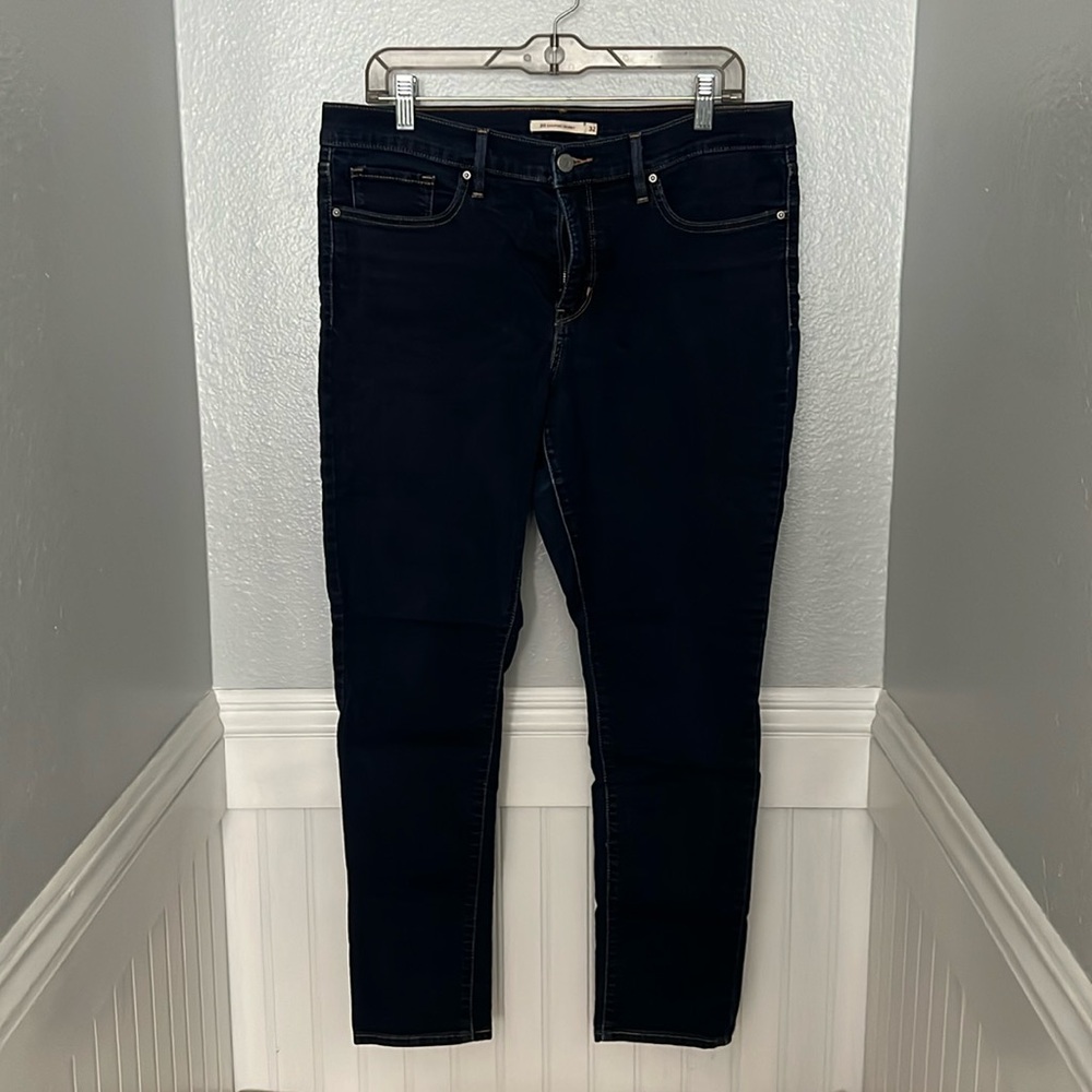 Levi’s 311 Shaping Skinny a size 32